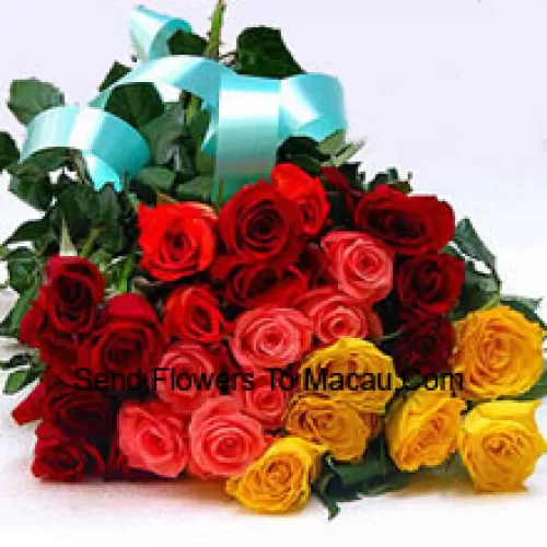 Bouquet de 11 roses rouges, 5 jaunes et 5 roses